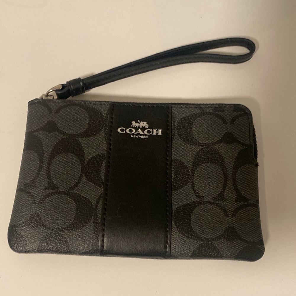 Corner Zip Coach Wristlet